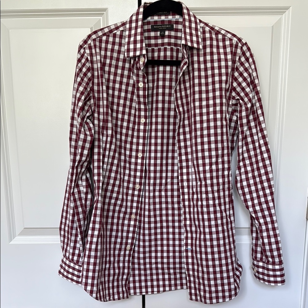 Banana Republic Grant Fit Red and White Checkered Button-Up Shirt